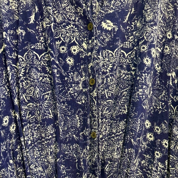 Forever 21 Blue & White Paisley Side-tie Blouse - Picture 3 of 5